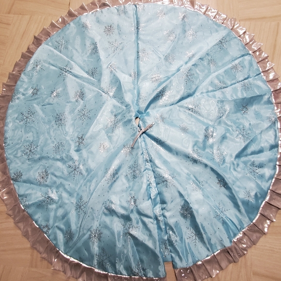 Tree Skirt - Picture 1 of 10